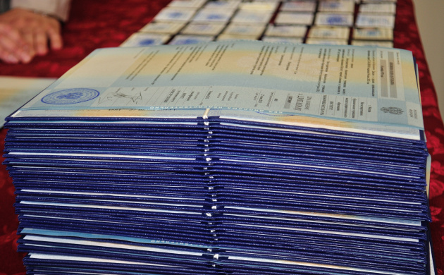 Вручение дипломов выпускникам факультета Искусство интерьера и Юридического факультета | фото №7