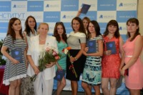 Вручение дипломов выпускникам факультета Туризм