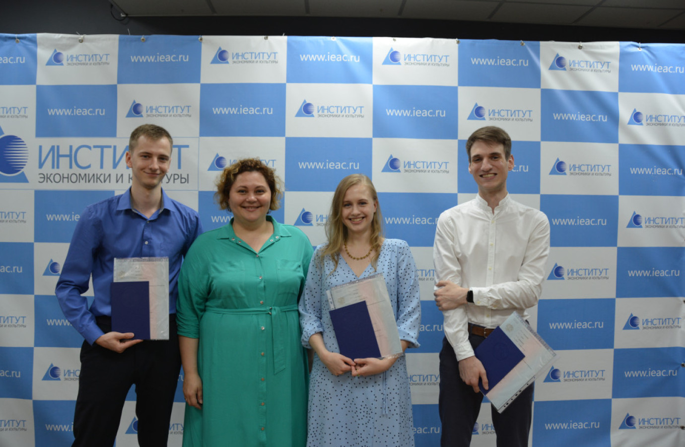 Вручение дипломов выпускникам рекламным и PR-специалистам в 2022 году