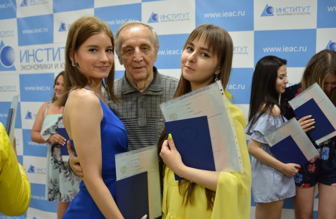 Вручение дипломов выпускникам менеджерам в 2022 году!