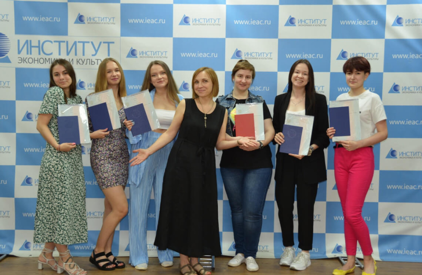 Вручение дипломов выпускникам кафедры Сервиса в 2022 году!