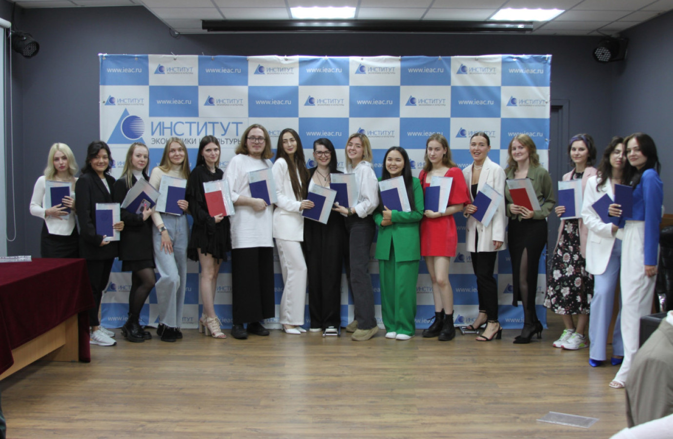 Вручение дипломов выпускникам отделения Дизайн