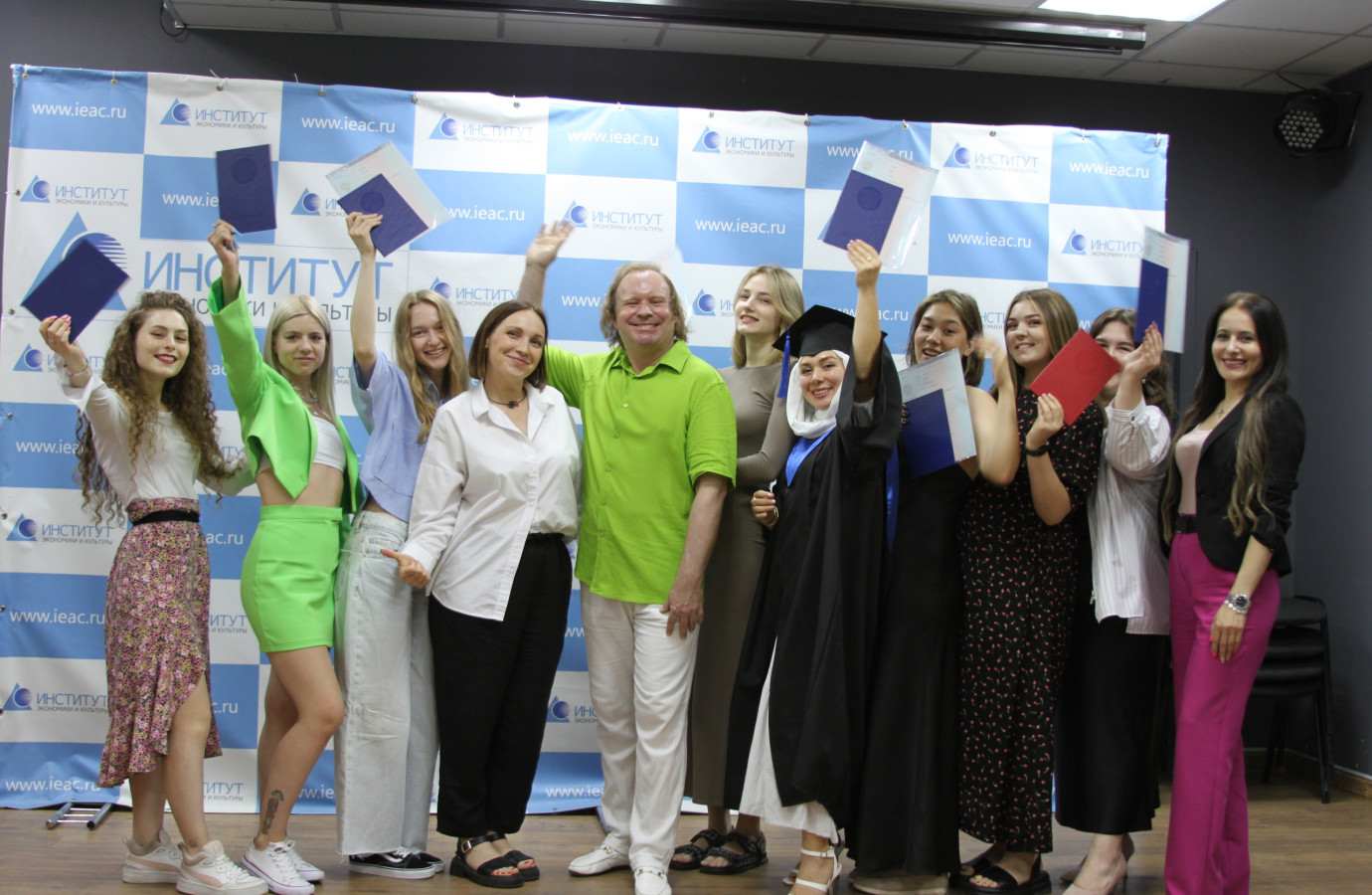 Вручение дипломов выпускникам отделения Сервиса 2024