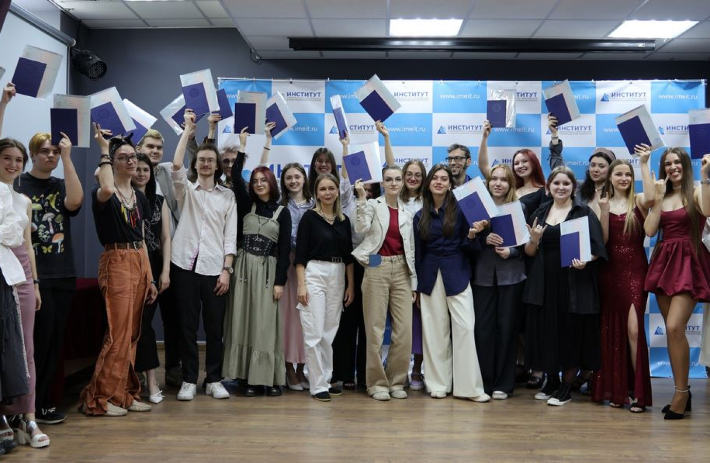 Вручение дипломов. Дизайн. Выпуск-2025