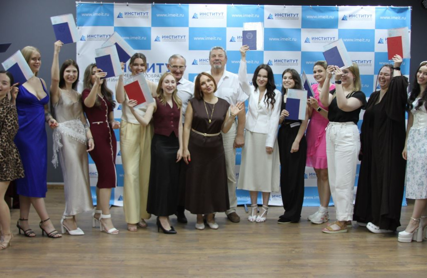 Вручение дипломов. Сервис. Выпуск-2025