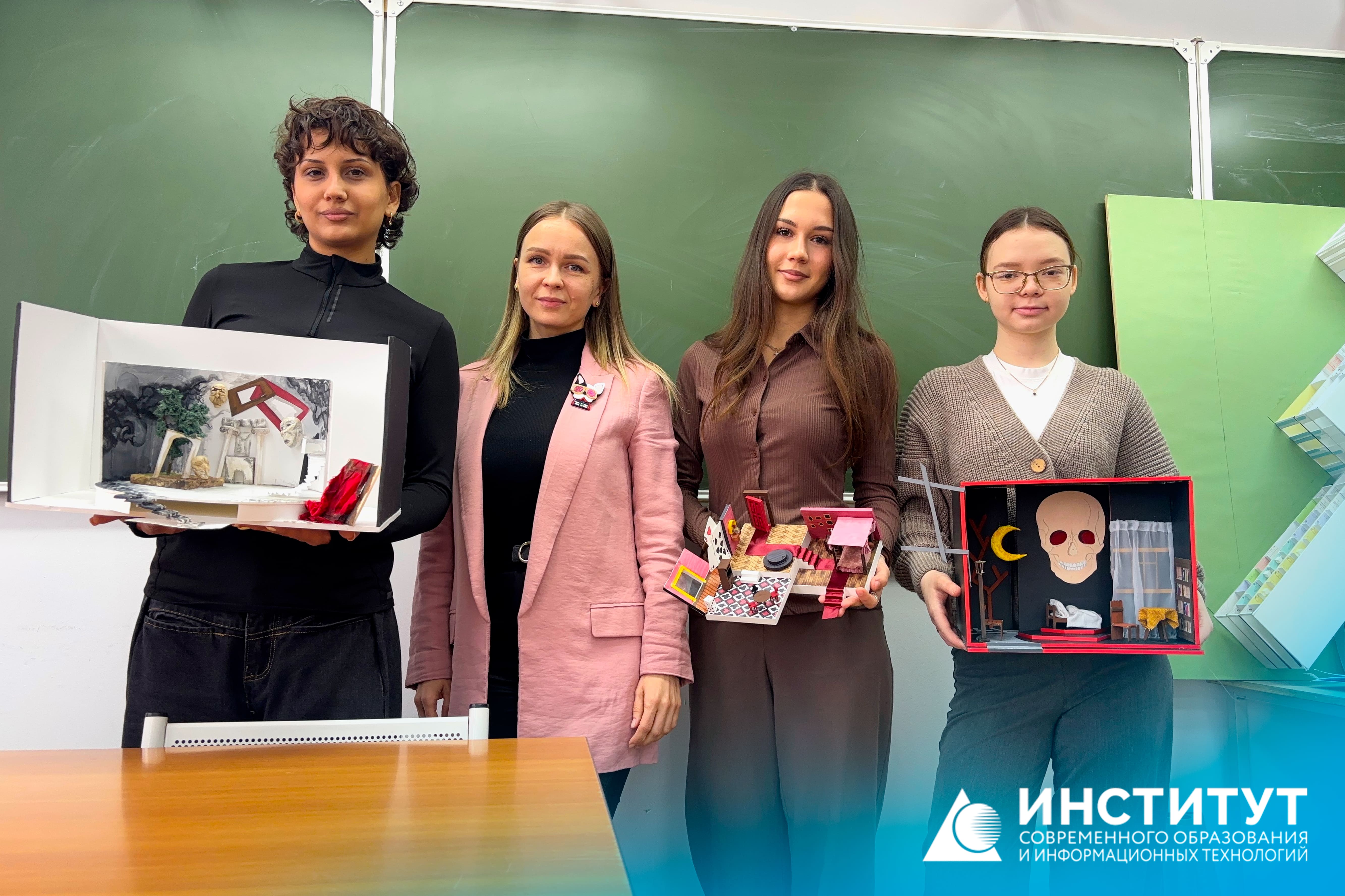 Студенты-дизайнеры создали уникальные проекты декораций к спектаклю