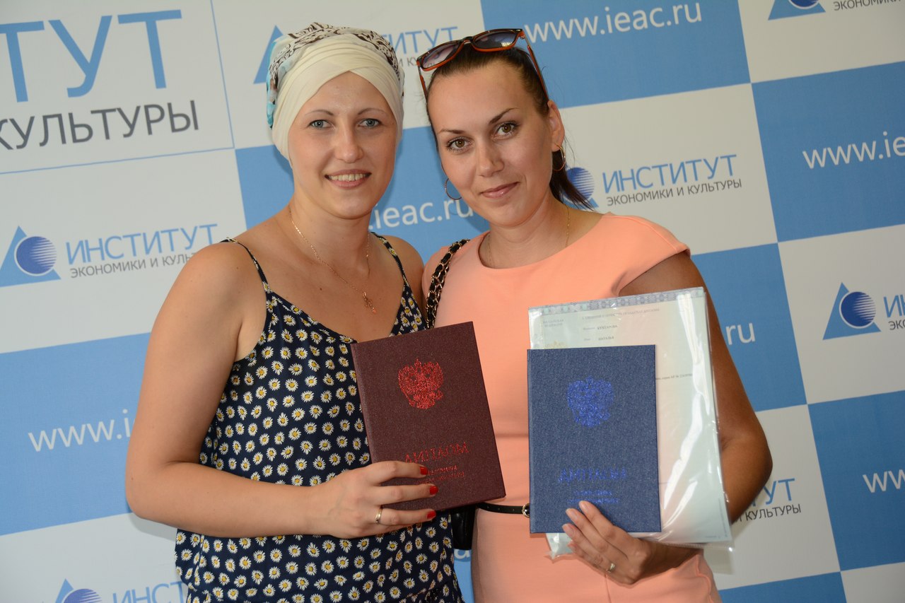 Вручение дипломов выпускникам факультета Юриспруденции Вручение дипломов выпускникам факультета Юриспруденции