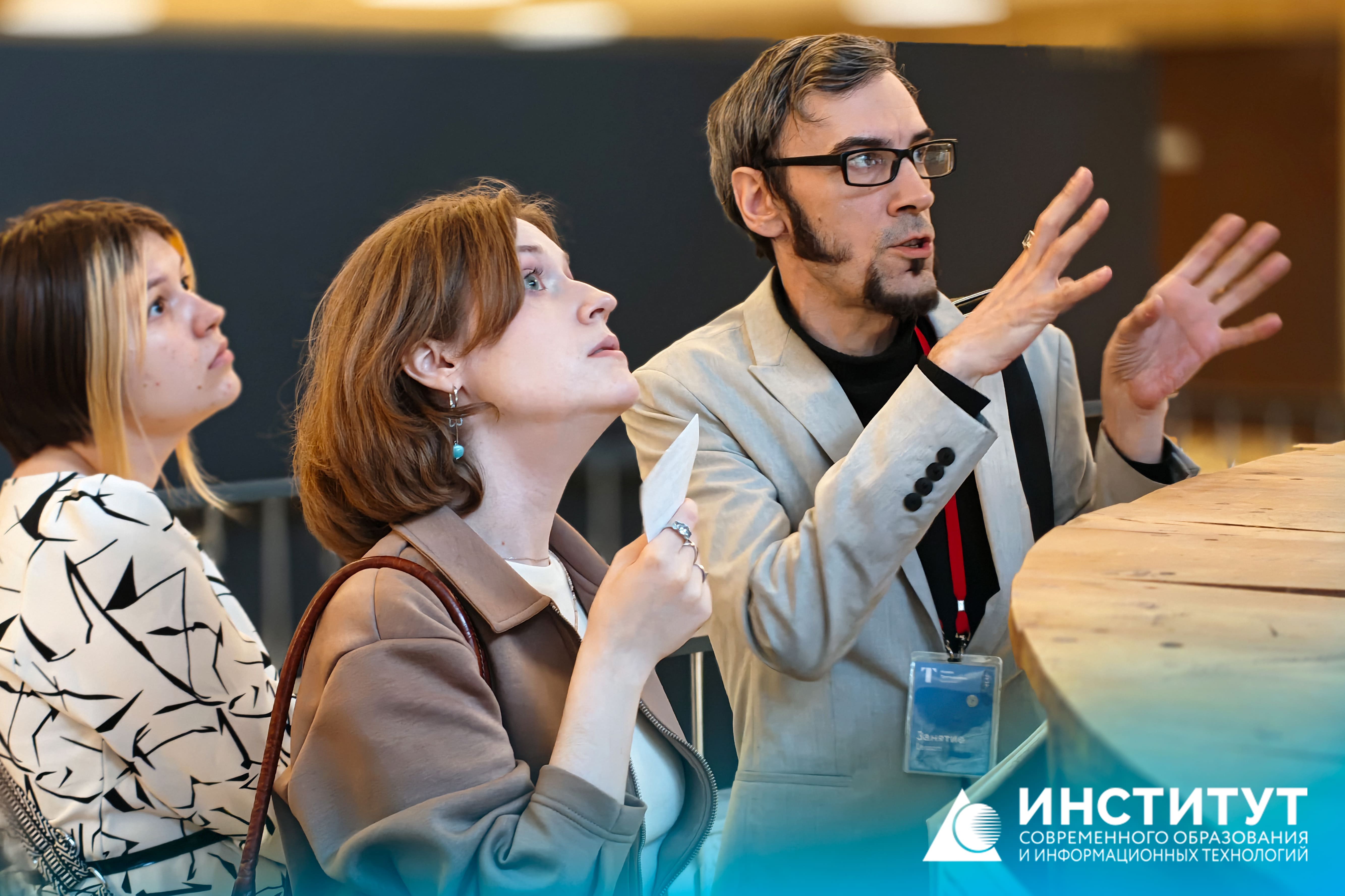 Дизайнеры прикоснулись к русскому авангарду