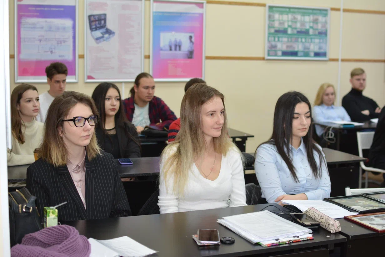 Конференция на кафедре гуманитарных дисциплин на тему: &laquo;Патриотическое воспитание современной молодежи средствами культурного наследия российского общества&raquo;