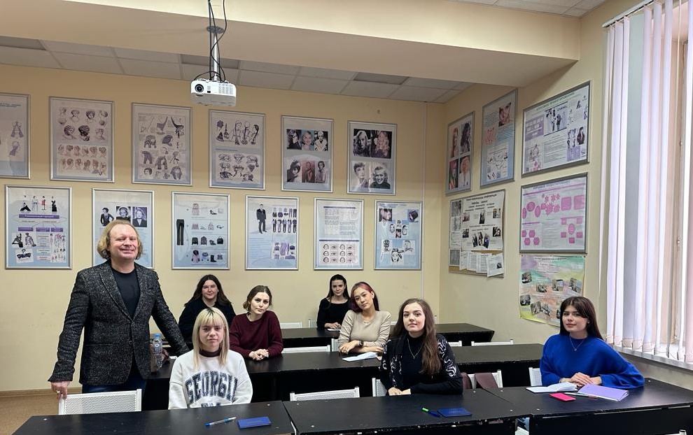 Уважаемые студенты выпускных курсов кафедры сервиса! Уважаемые студенты выпускных курсов кафедры сервиса!