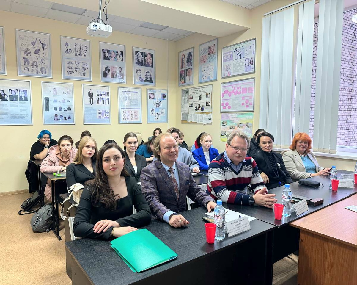 Кафедра сервиса поздравляет с Новым годом и подводит итоги научного конкурса Кафедра сервиса поздравляет с Новым годом и подводит итоги научного конкурса