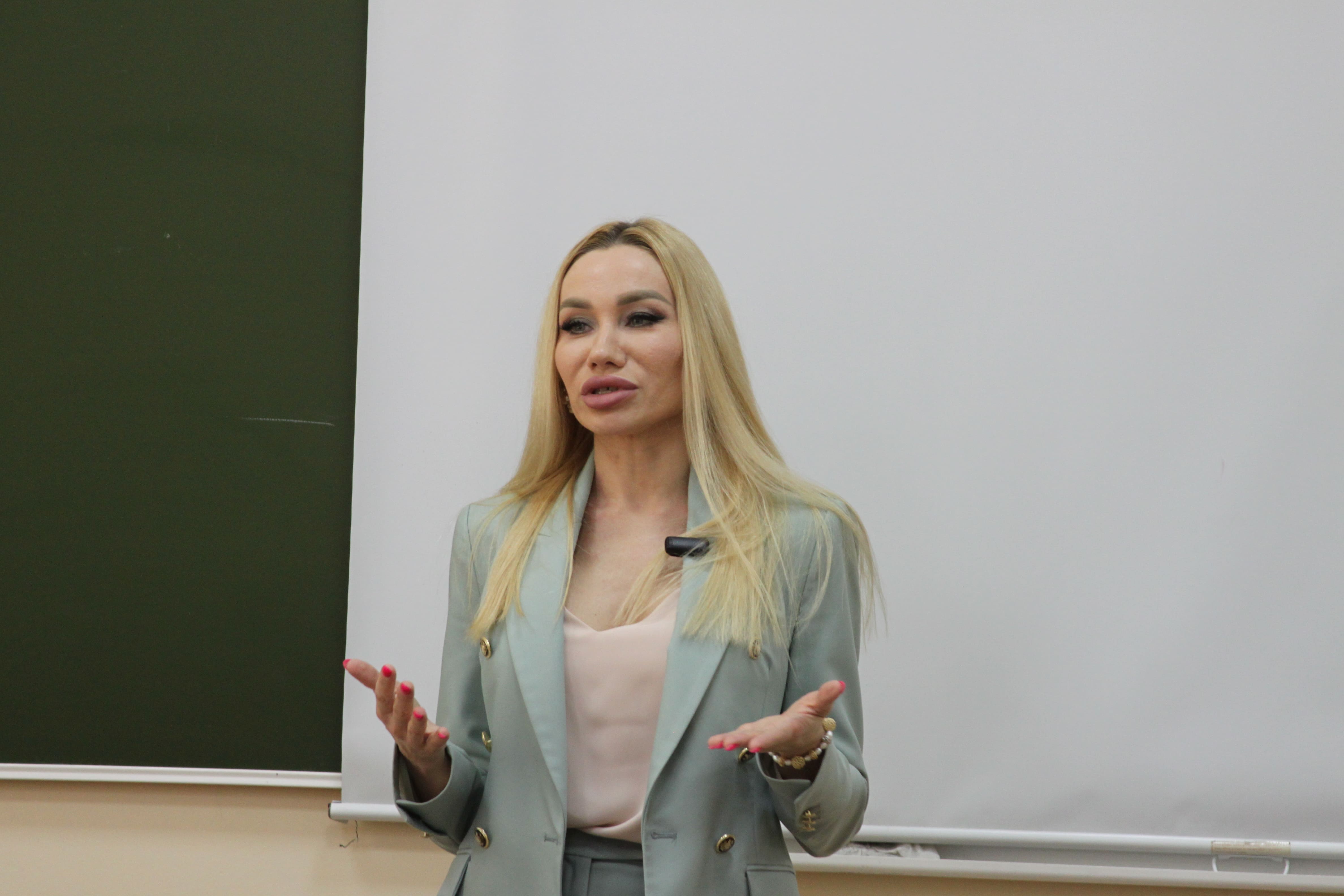 22 марта на кафедре Рекламы и связей с общественностью прошёл мастер-класс на тему «Упаковка бизнеса как основа успешной рекламы». 22 марта на кафедре Рекламы и связей с общественностью прошёл мастер-класс на тему «Упаковка бизнеса как основа успешной рекламы».