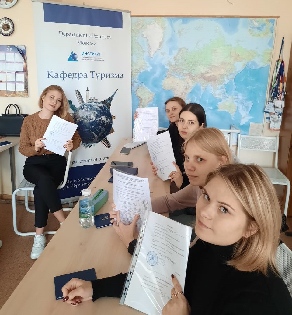 Студенты кафедры туризма успешно защитили практику