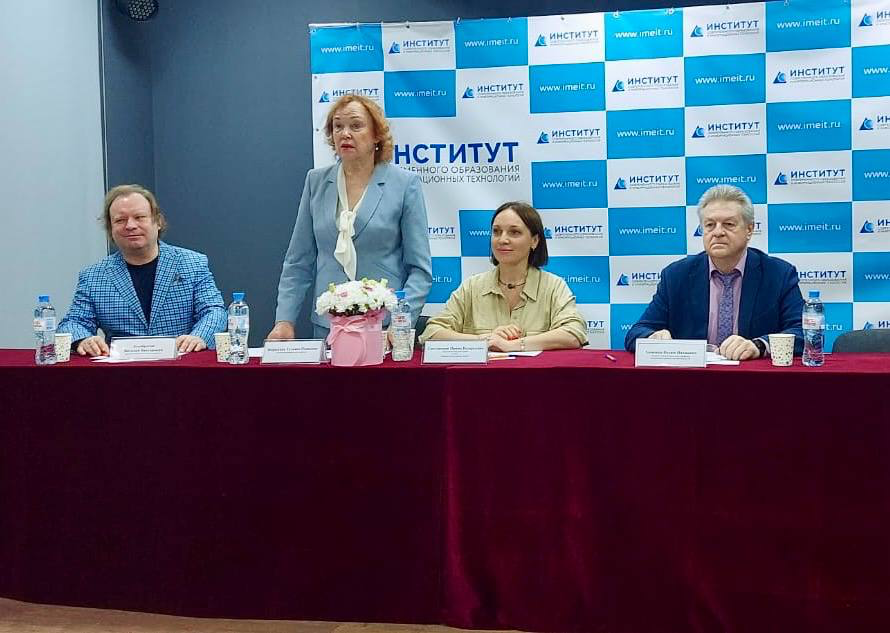 Триумф выпускников кафедры сервиса: блестящая защита государственного экзамена! Триумф выпускников кафедры сервиса: блестящая защита государственного экзамена!