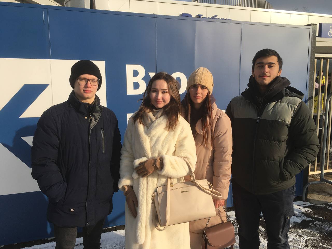 НАШИ СТУДЕНТЫ ПОМОГЛИ ВОЛОНТЕРАМ НАШИ СТУДЕНТЫ ПОМОГЛИ ВОЛОНТЕРАМ