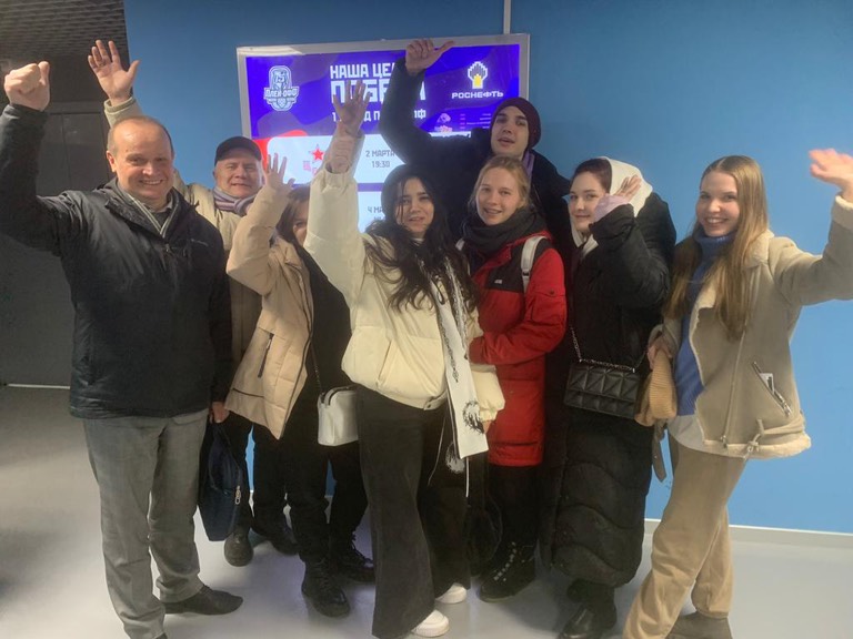 Делегация ИЭиК на хоккее