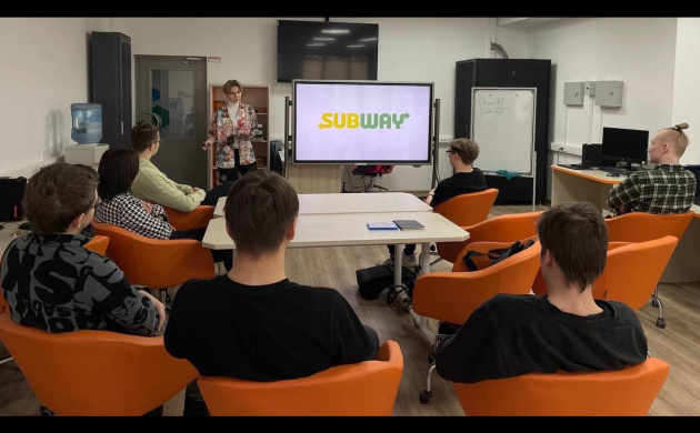 Студентка кафедры дизайна провела мастер-класс по созданию логотипов | фото №4