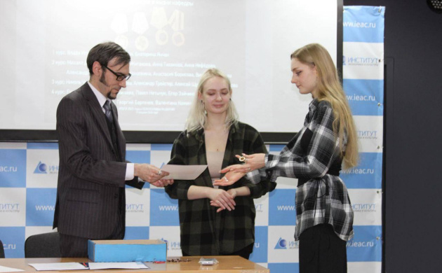 Новая рубрика от дизайнеров: &quot;Наши выпускники-профессионалы&quot; | фото №10