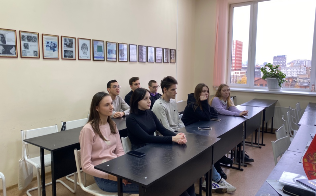 Заведующий кафедры уголовно-правовых дисциплин Никитин Михаил Николаевич провел практическое занятие со студентами, используя метод &laquo;мозгового штурма&raquo; (брейнсторминг). | фото №7