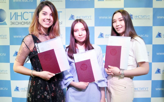 Вручены дипломы выпускникам направления Сервис | фото №6