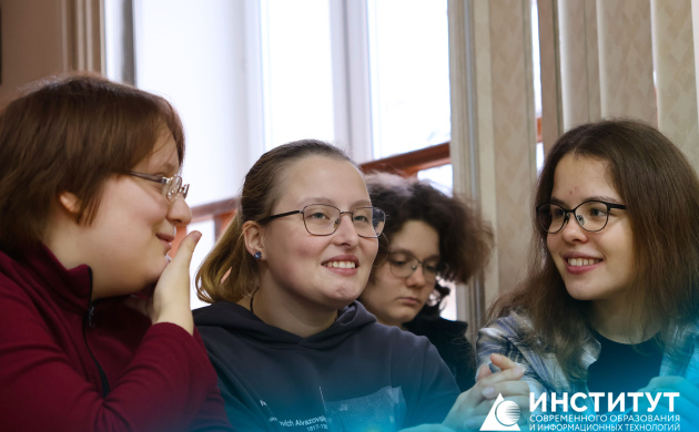 Студенты кафедры дизайна успешно защитили курсовые проекты: от концепции к реальному продукту | фото №1