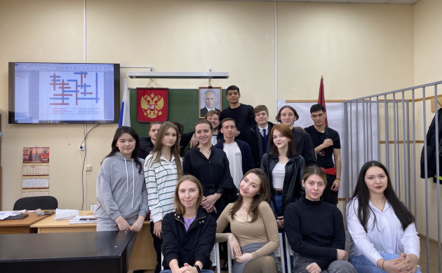 На кафедре гражданско-правовых дисциплин прошел интеллектуальный турнир, чтобы узнать, кто более интеллектуально подкован &ndash; девушки и парни? | фото №2