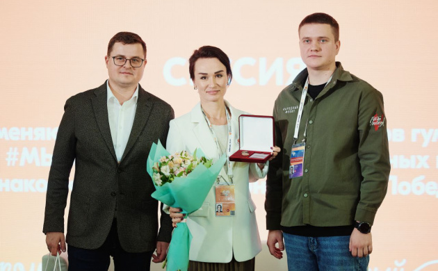 Награждена старший преподаватель кафедры сервиса Анжелика Мартынова | фото №6