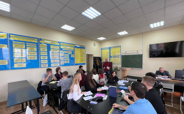 Первое собрание книжного клуба кафедры экономики и менеджмента | фото №5