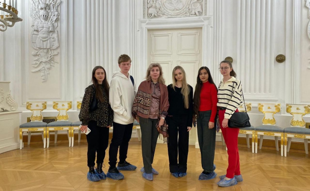 Студенты кафедры экономики посетили Петровский путевой дворец | фото №11