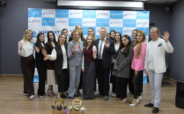 Грандиозный успех! Наши выпускники покорили комиссию блестящей защитой ВКР | фото №2