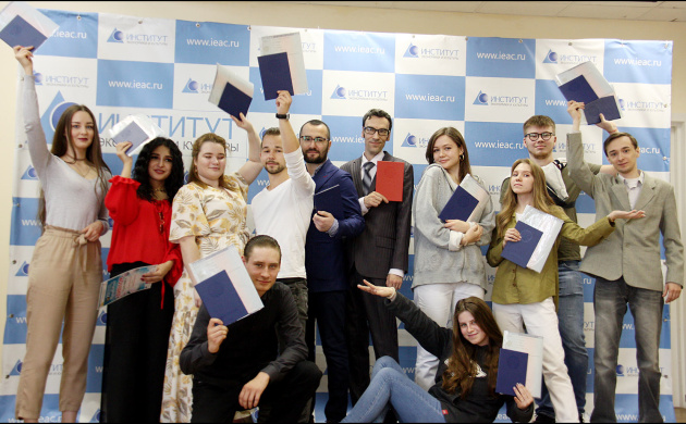 Даты вручения дипломов для факультетов: Дизайн, Туризм и Психология | фото №4