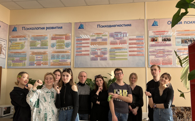 В рамках весеннего субботника на кафедре общей и организационной психологии состоялось мероприятие &laquo;Оформляем учебные аудитории&raquo;! | фото №10