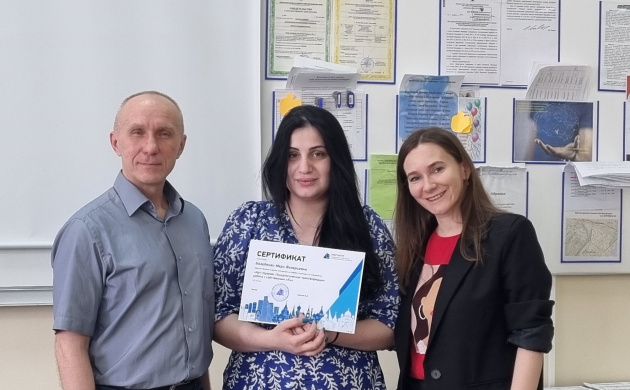 Вручение сертификатов за факультатив &quot;Психологическая трансформация: работа с собственным &quot;Я&quot; | фото №3