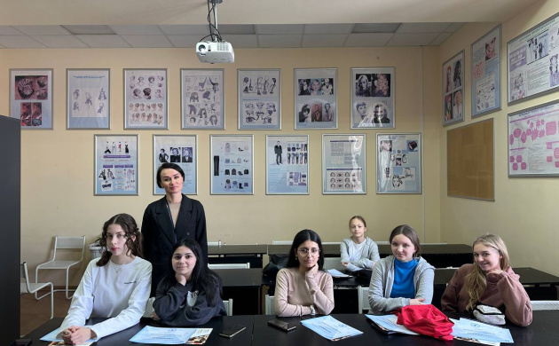 Секретами искусства выбора и преподнесения подарков поделилась старший преподаватель кафедры сервиса А.В. Мартынова | фото №8