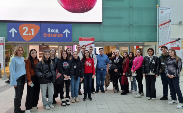 Студенты кафедры &quot;Реклама и связи с общественностью&quot; на 29-й международной специализированной выставке «Реклама-2022» | фото №4