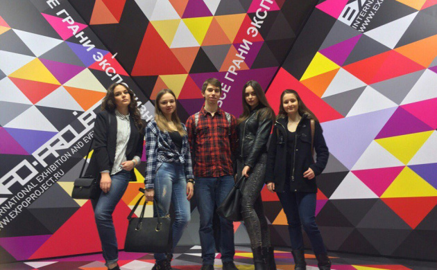 Студенты факультета рекламы и связей с общественностью на выставке &quot;Дизайн и реклама 2017&quot; | фото №4