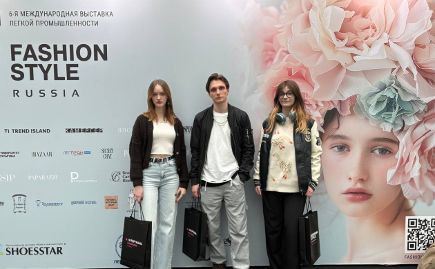 Студенты кафедры дизайна костюма на выставке FASHION STYLE RUSSIA | фото №2