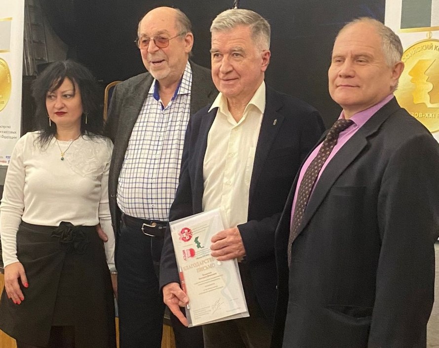 С Генеральным директором  Международного пресс-клуба А.Н.Чумиковым и его заместителем  Н.В. Полодийчук (Фото взято с сайта Международного  общественного фонда «КОМАНДАРМ»